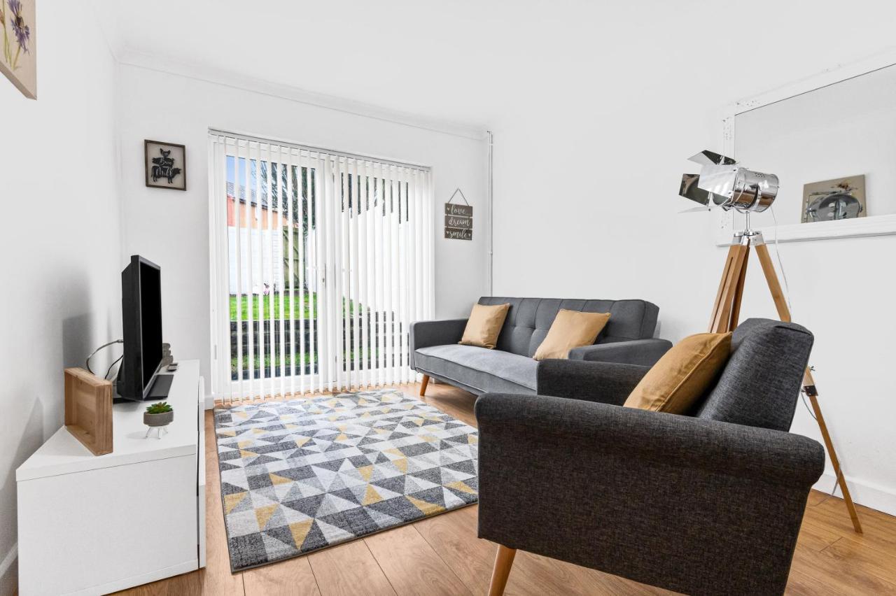Off Road Parking, Garden, Tv'S In Bedrooms Morriston Экстерьер фото