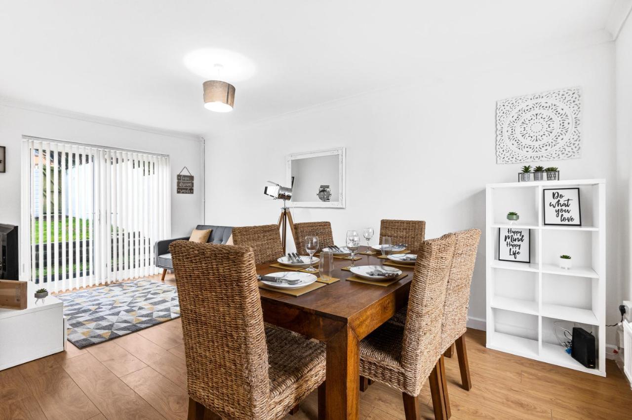 Off Road Parking, Garden, Tv'S In Bedrooms Morriston Экстерьер фото