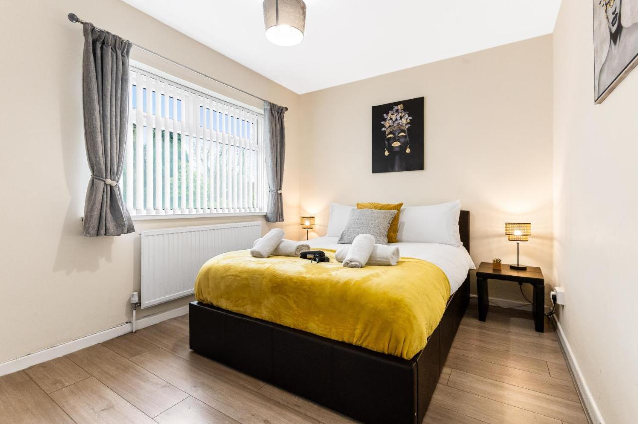 Off Road Parking, Garden, Tv'S In Bedrooms Morriston Экстерьер фото
